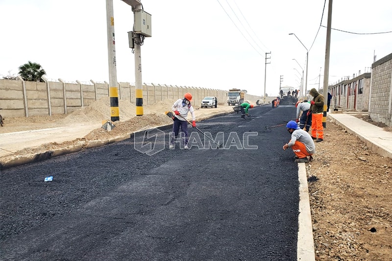 le béton bitumineux est pavé