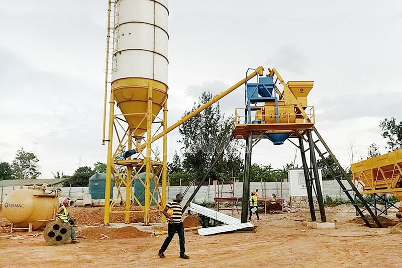 La centrale à béton fixe HZS35 est en cours d'installation