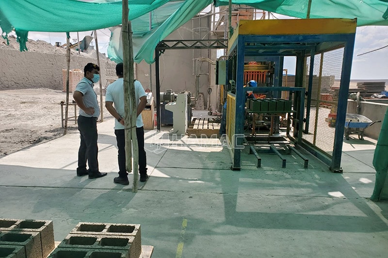 Le client a visité le chantier de la machine à béton