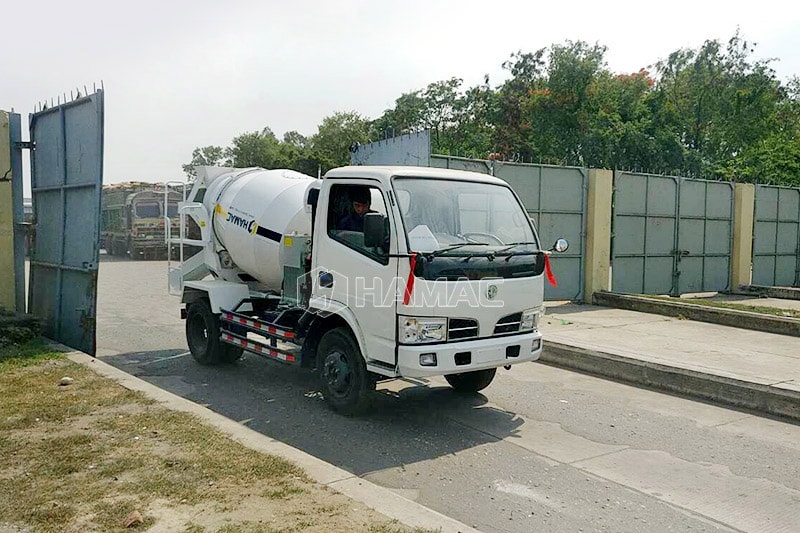 The rear view photo of the 4 sets of mixer trucks.