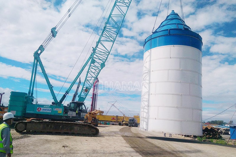  un silo à ciment de 800 tonnes était en cours de construction