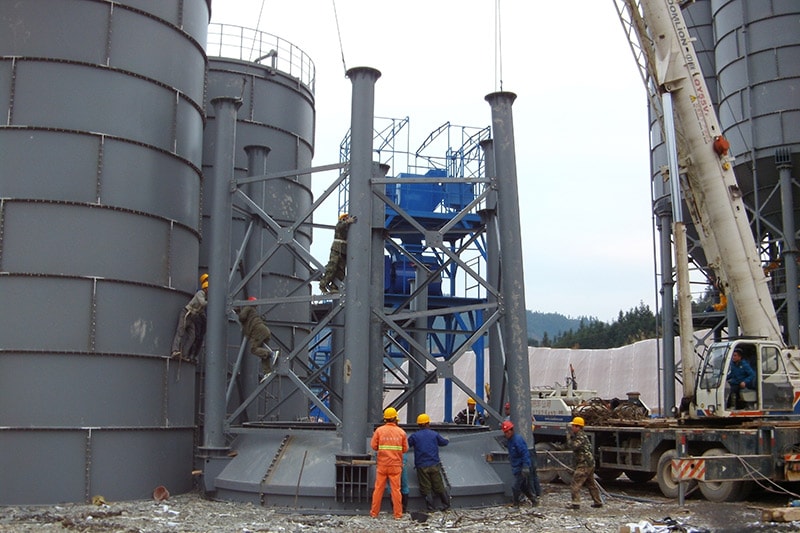 600 tonnes de silo à ciment était en cours d'assemblage 