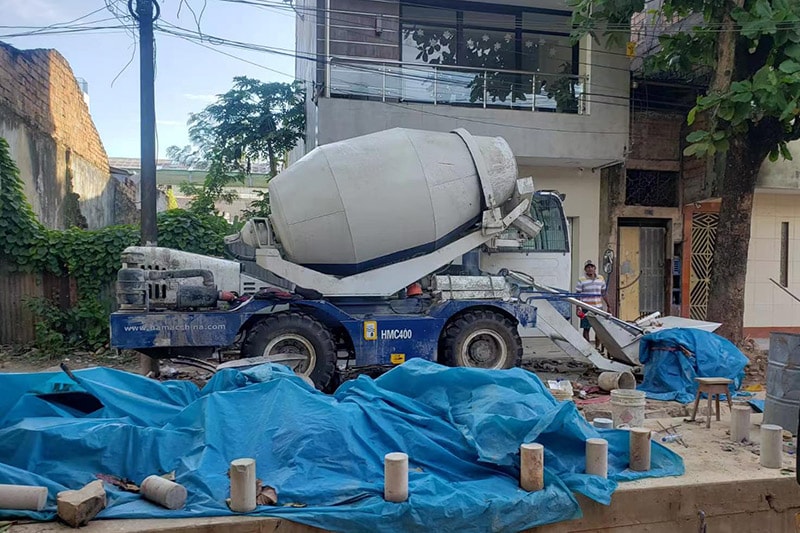 La bétonnière autochargeuse fonctionne au Pérou