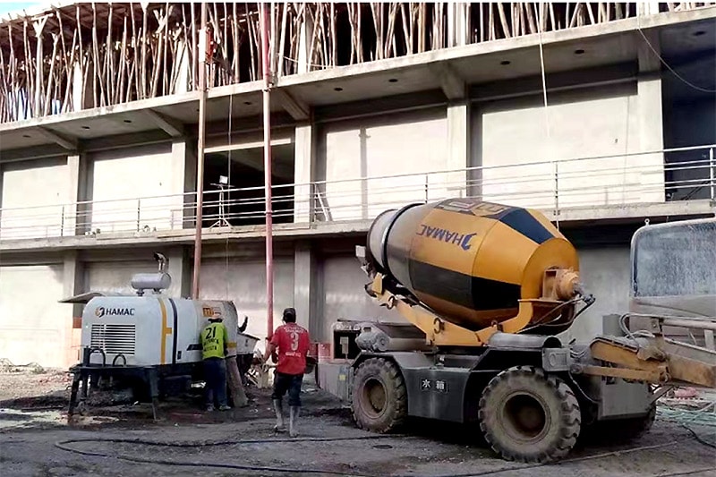 1. Bétonnière autochargeuse et pompe à béton diesel