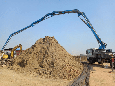 Pompe à flèche en béton montée sur camion de 38 m