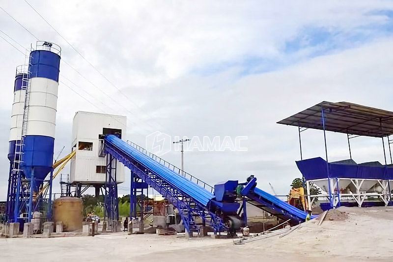 Centrale à béton avec convoyeur à bande